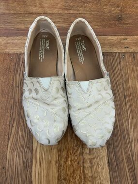 TOMS Women's Banana Shoes